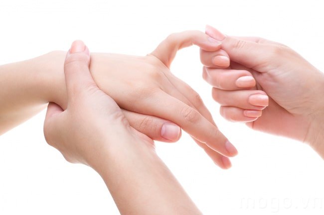 Cách massage tay giảm đau